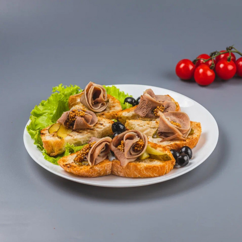 Брускетта с языком говяжьим