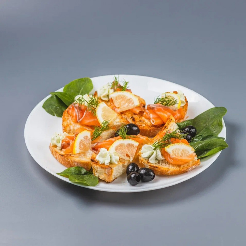 Брускетта с семгой