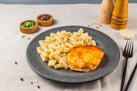 Свинина с томатами под сыром и Макароны