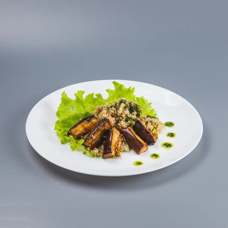 Киноа с баклажаном