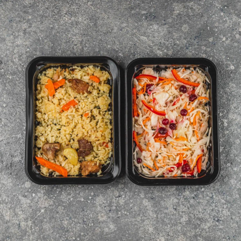 Плов с мясом свинины и салат Витаминный 